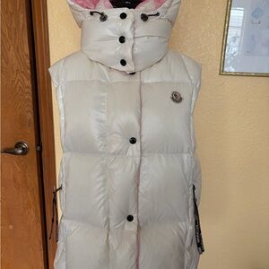 White down filled Puffer Vest with Hood size 2/ US M